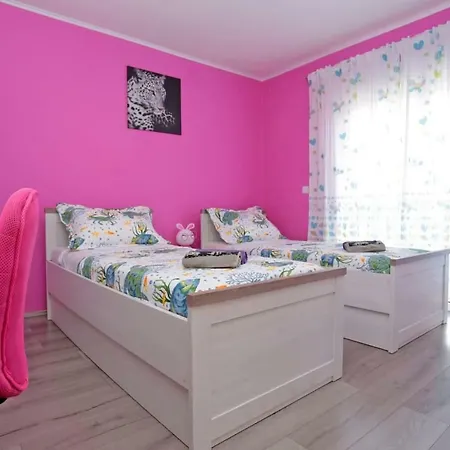 Tropic Stobrec Апартаменти *